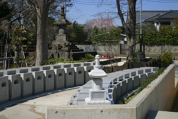 永代供養墓　万両塚宝塔個人墓　写真