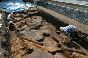 弥生式住居跡 土器 発掘作業３