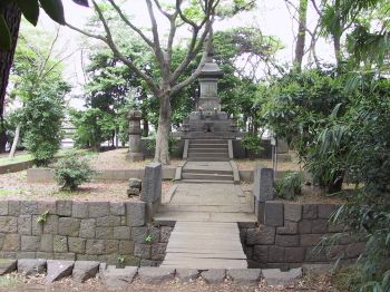 永寿院　改修前の万両塚　写真