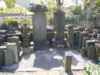 善心院妙和融の供養塔