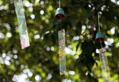 「500個の風鈴の音を聴く」池上本門寺にて 今年も５００個の風鈴の涼しい音 池上本門寺 風鈴