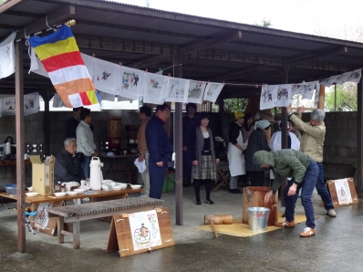 花まつり　お花見　餅つき大会 雨の餅つき 餅つき いのちをありがとう