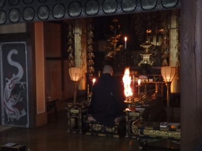 仏教ひとまわりツアー　港区「明王院」護摩祈祷 ホットな夏にお護摩の炎で厄払い 護摩 明王院